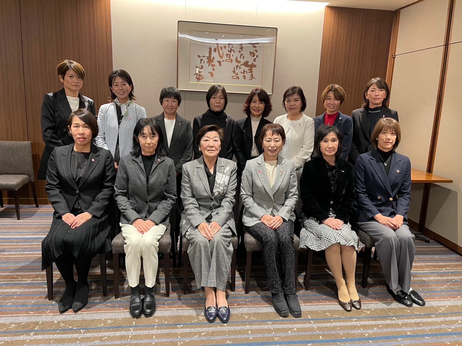 2025�����E����